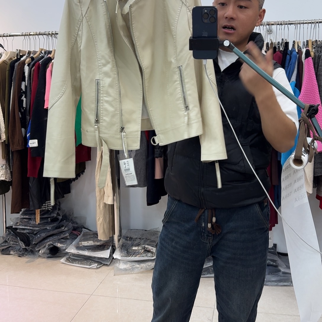 半***糖在干嘛你吃饭吗不方便你656