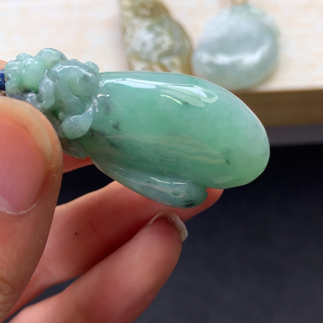 翡翠未镶嵌颈饰吊坠