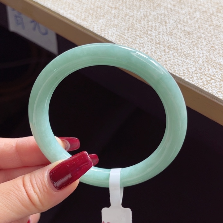 翡翠手镯未镶嵌手镯