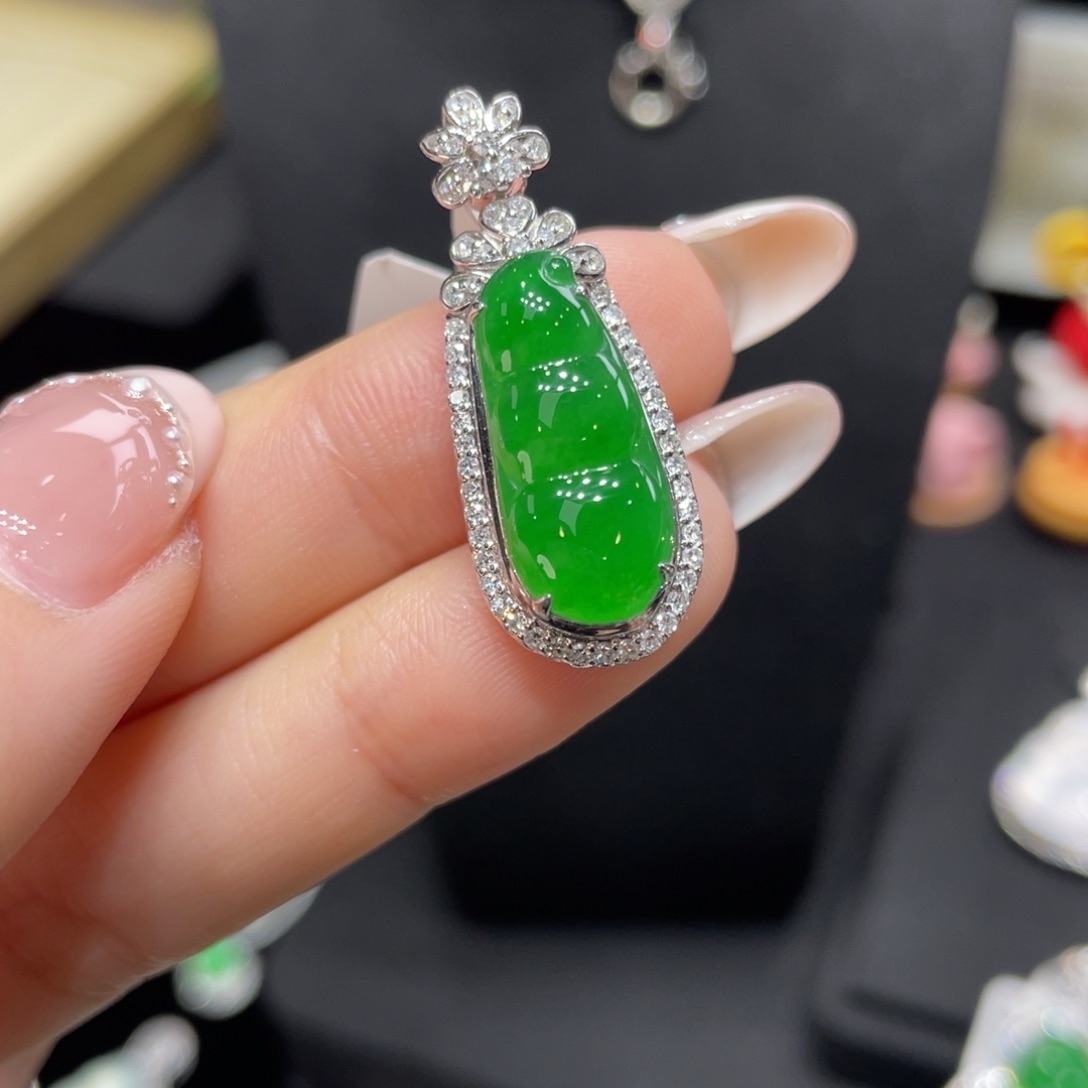 翡翠颈饰18K金镶嵌天然缅甸翡翠a货