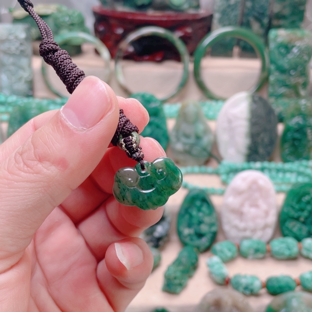 秋***水独山玉未镶嵌颈饰