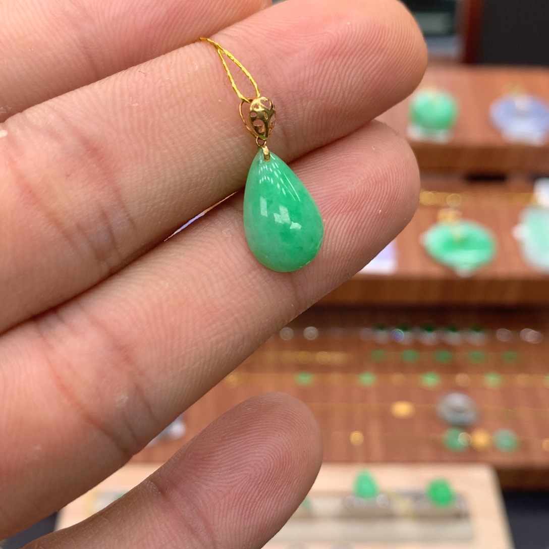 翡翠18K金镶嵌挂件