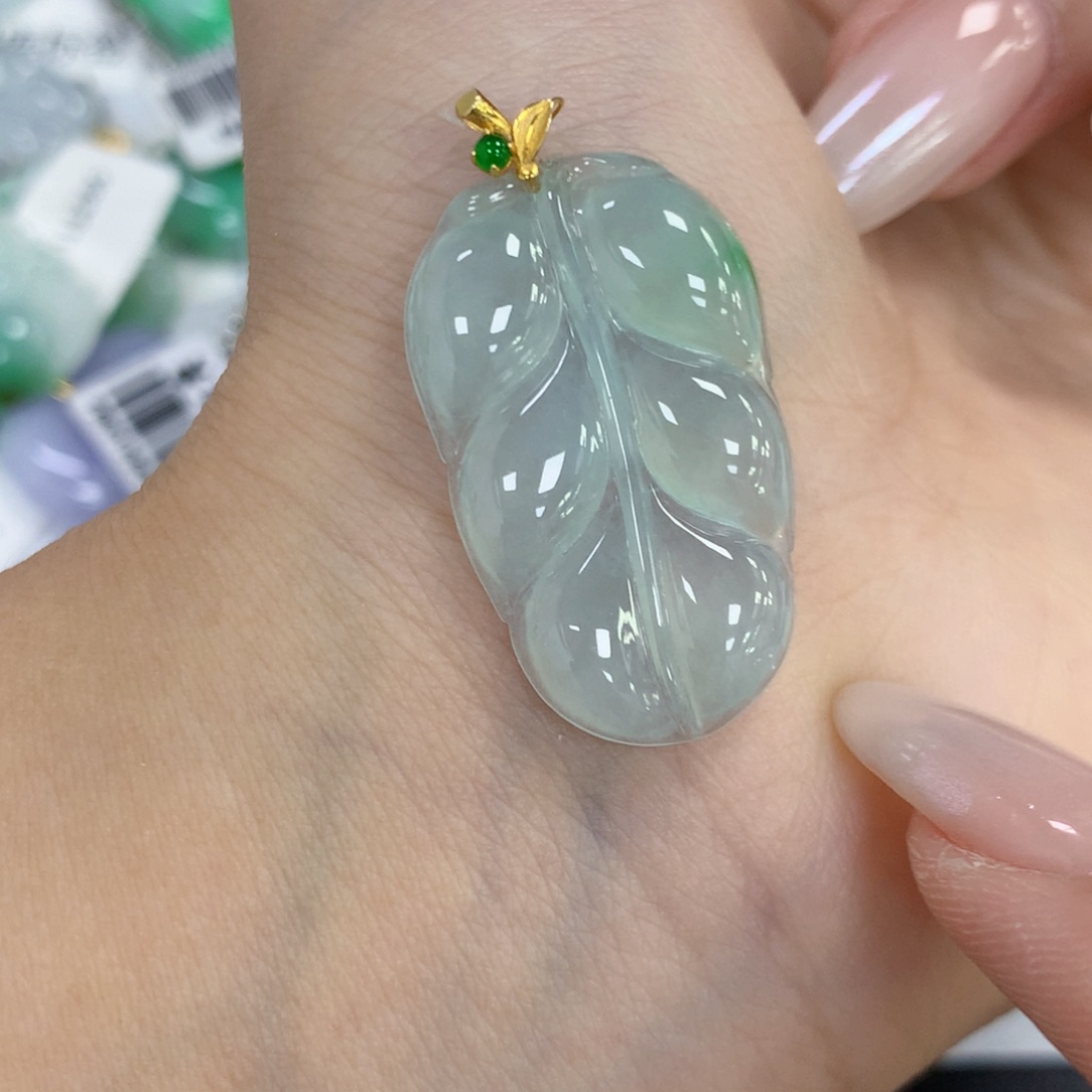 颈饰18K金镶嵌翡翠