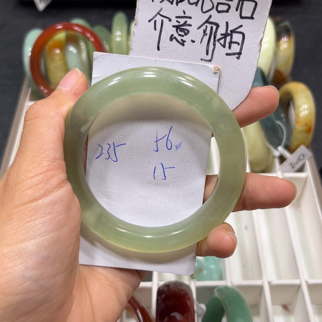 未镶嵌蛇纹石玉手镯