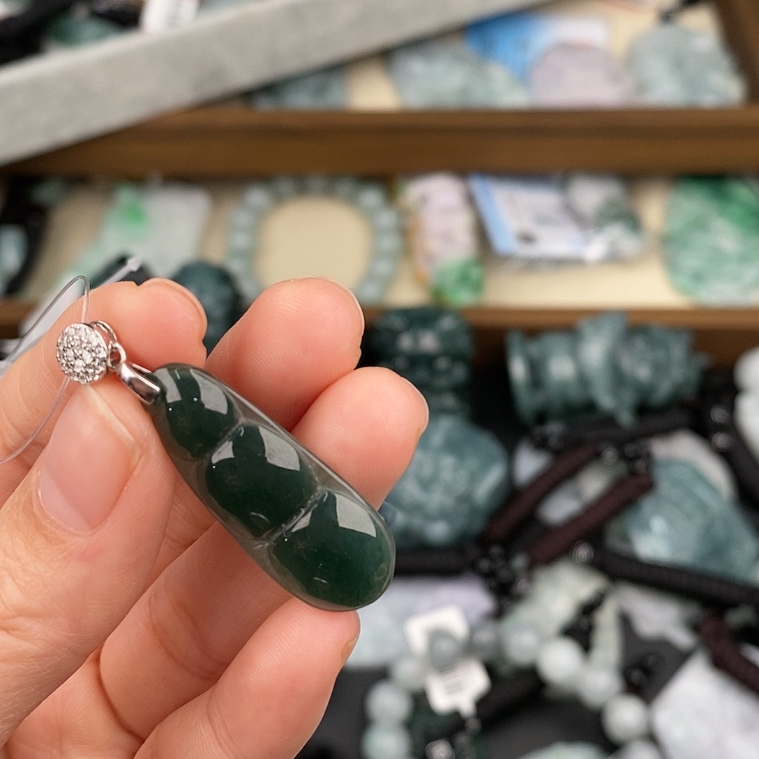 翡翠颈饰未镶嵌一