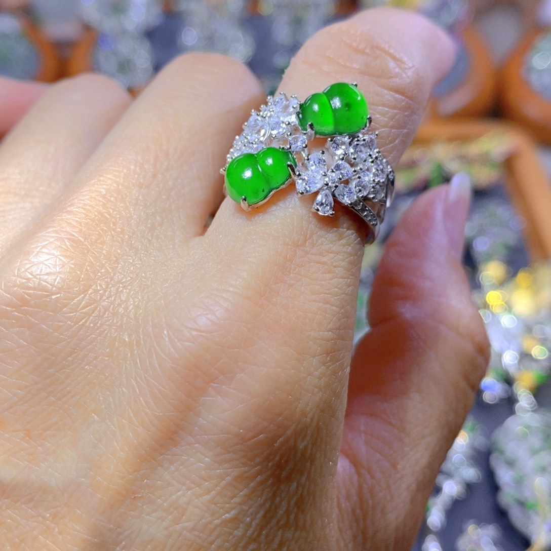 翡翠颈饰银S925镶嵌天然翡翠