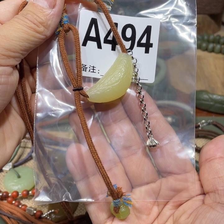 蛇纹石玉颈饰未镶嵌