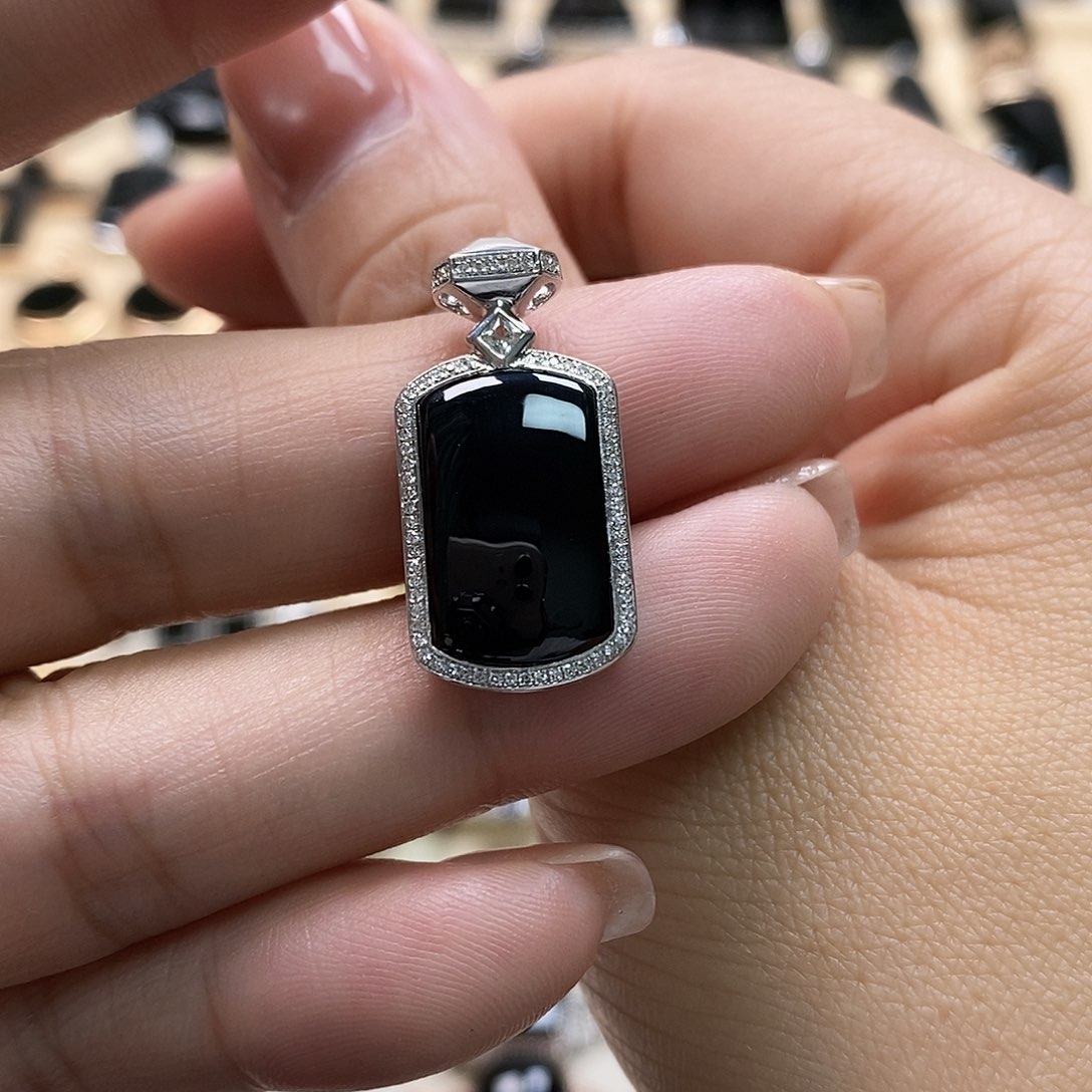 翡翠颈饰18K金镶嵌墨翠