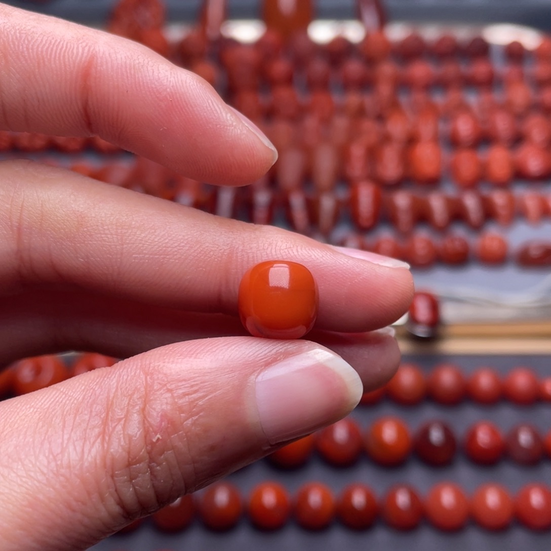 郑***文南红玛瑙未镶嵌其他W9.9*9.5瓦西柿子红老型珠