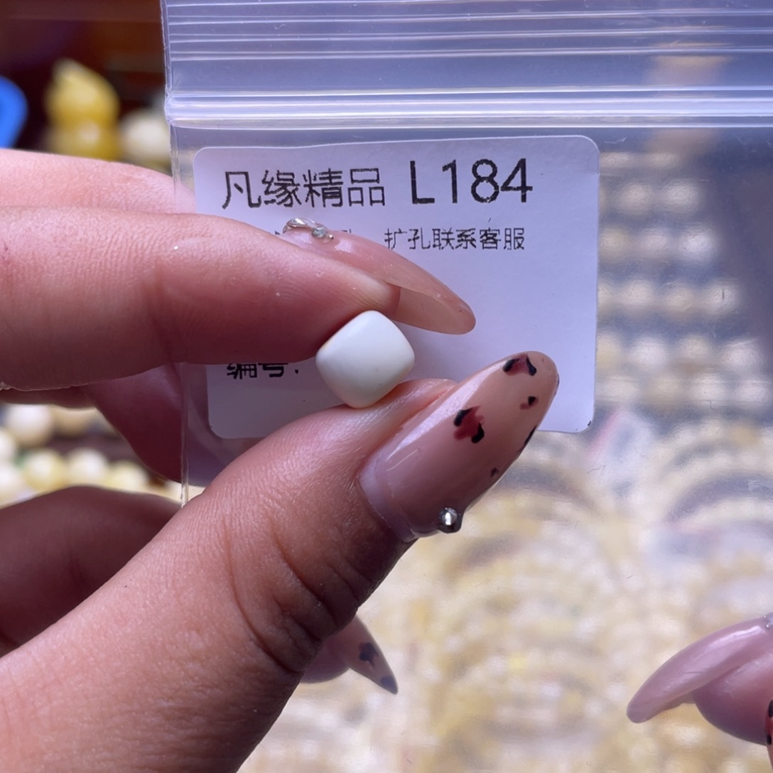 琥珀未镶嵌裸石琥珀