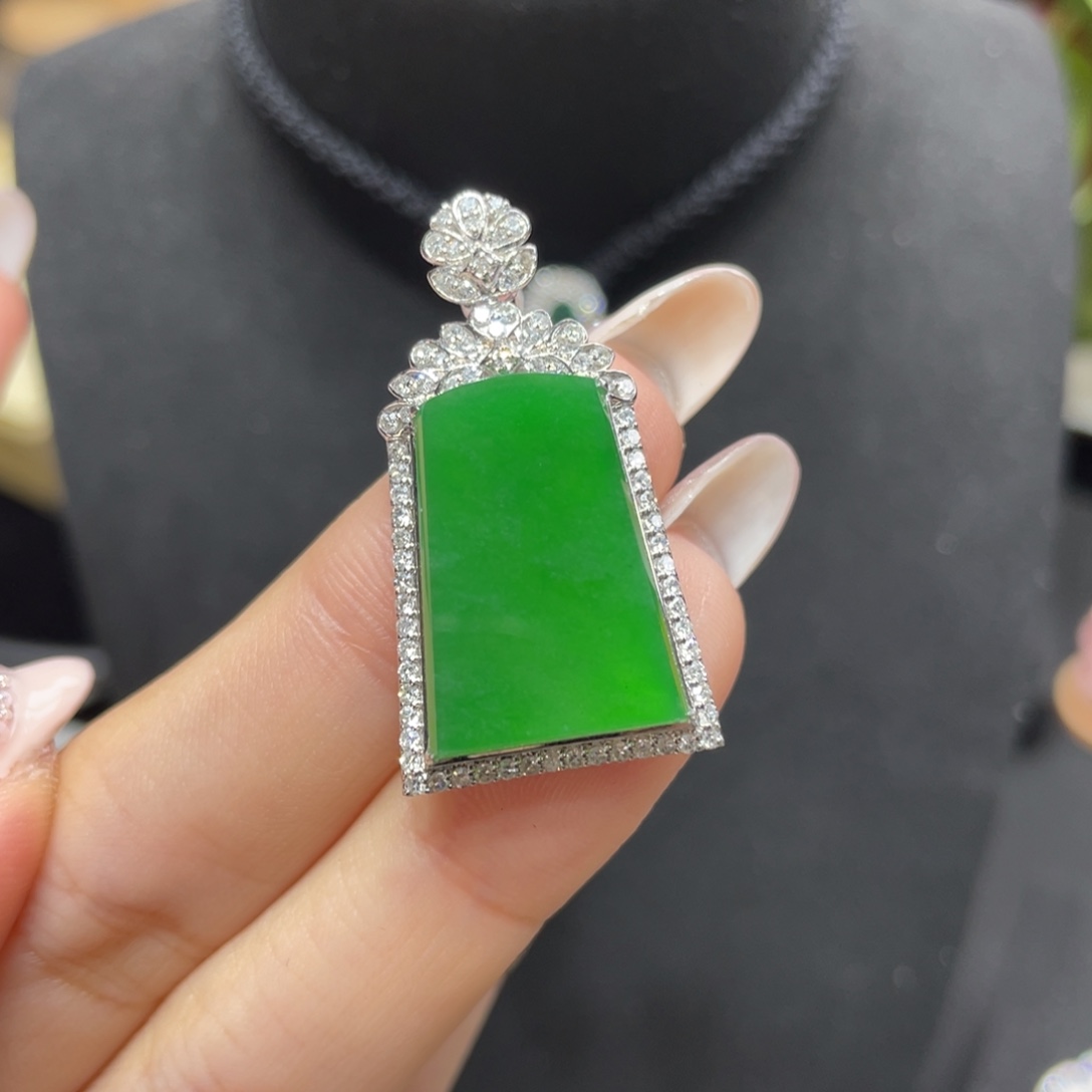 翡翠颈饰18K金镶嵌天然缅甸翡翠a货