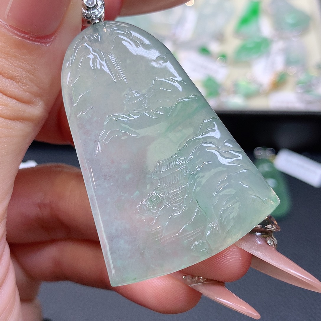 翡翠18K金镶嵌颈饰