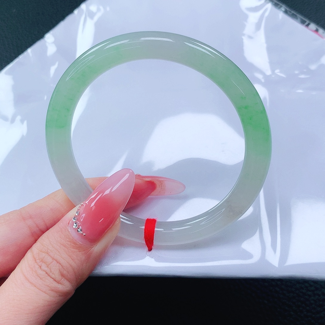 翡翠手镯未镶嵌53圈