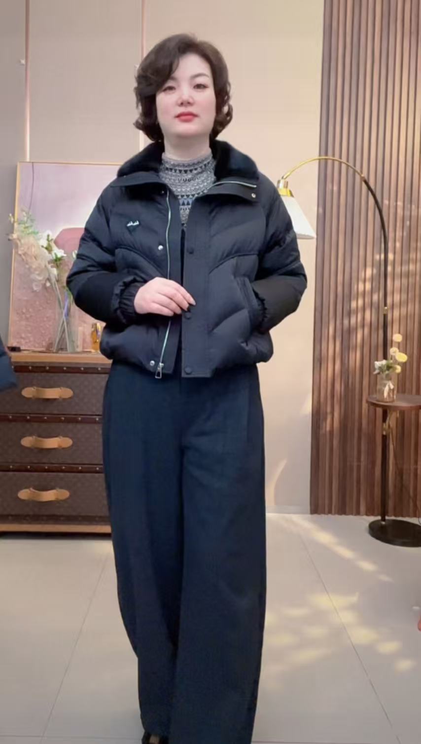 《林李上新》51825毛领设计感潮流减龄短款冬季休闲女鸭绒羽绒服