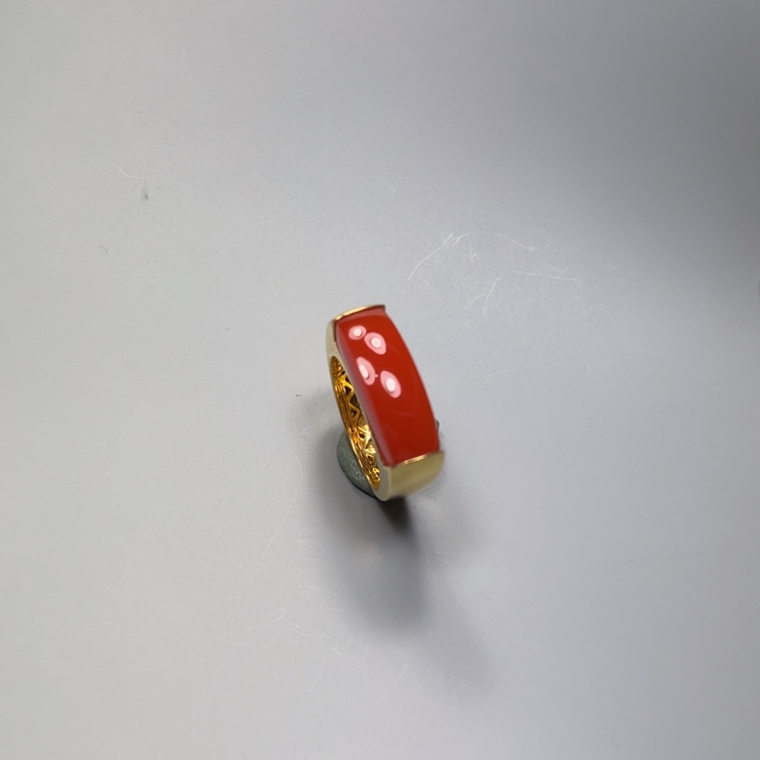 南红玛瑙马鞍戒18K金镶嵌