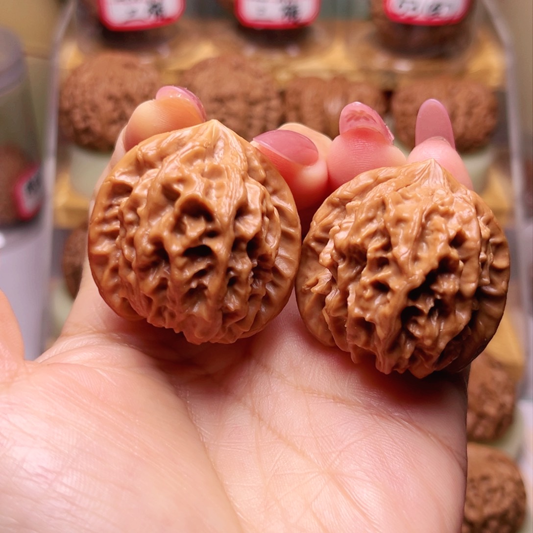 文玩核桃吊坠凹底曹大龙