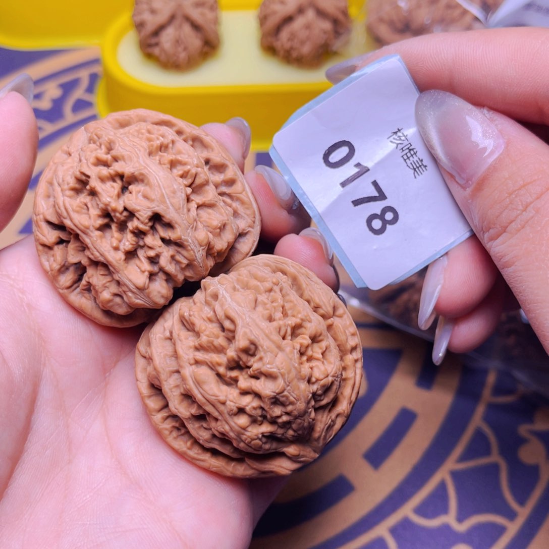 文玩核桃把件粗筋44～0178