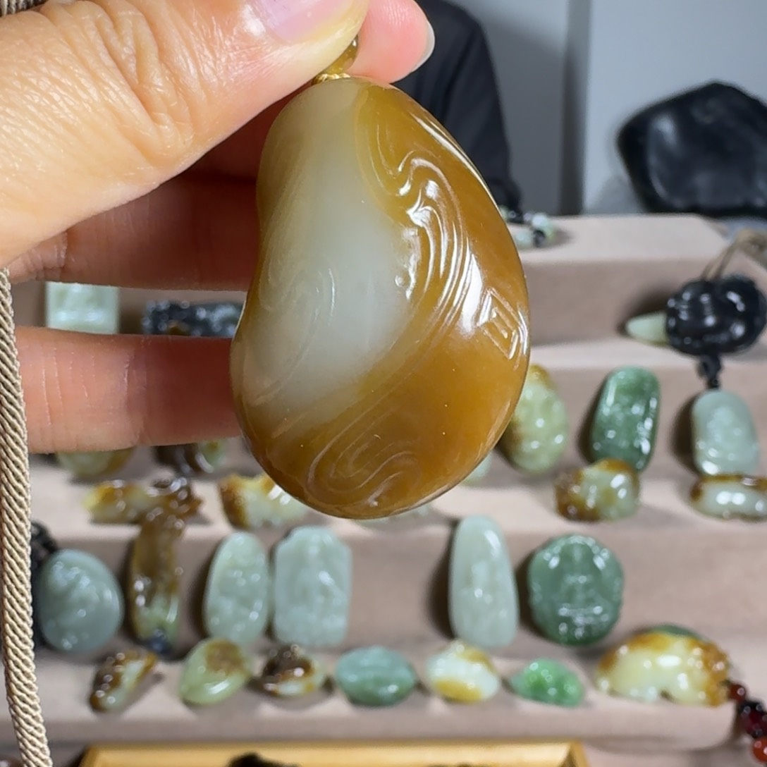 和田玉（糖玉）颈饰未镶嵌