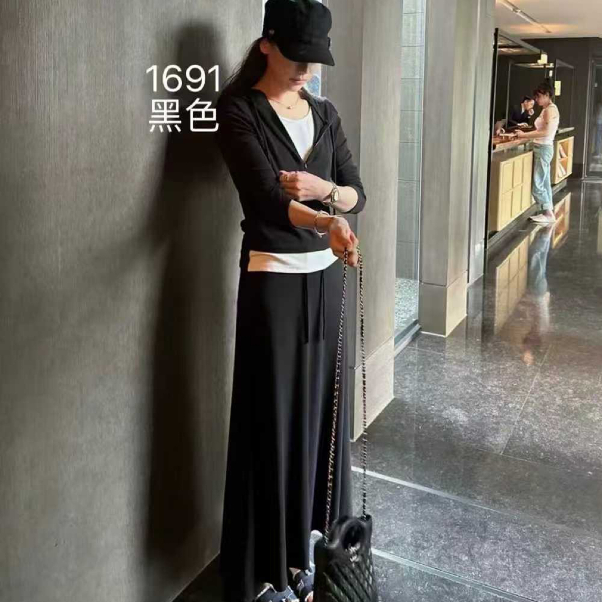 秋季新款设计感韩系慵懒时尚假两件连帽卫衣搭配高腰半身裙