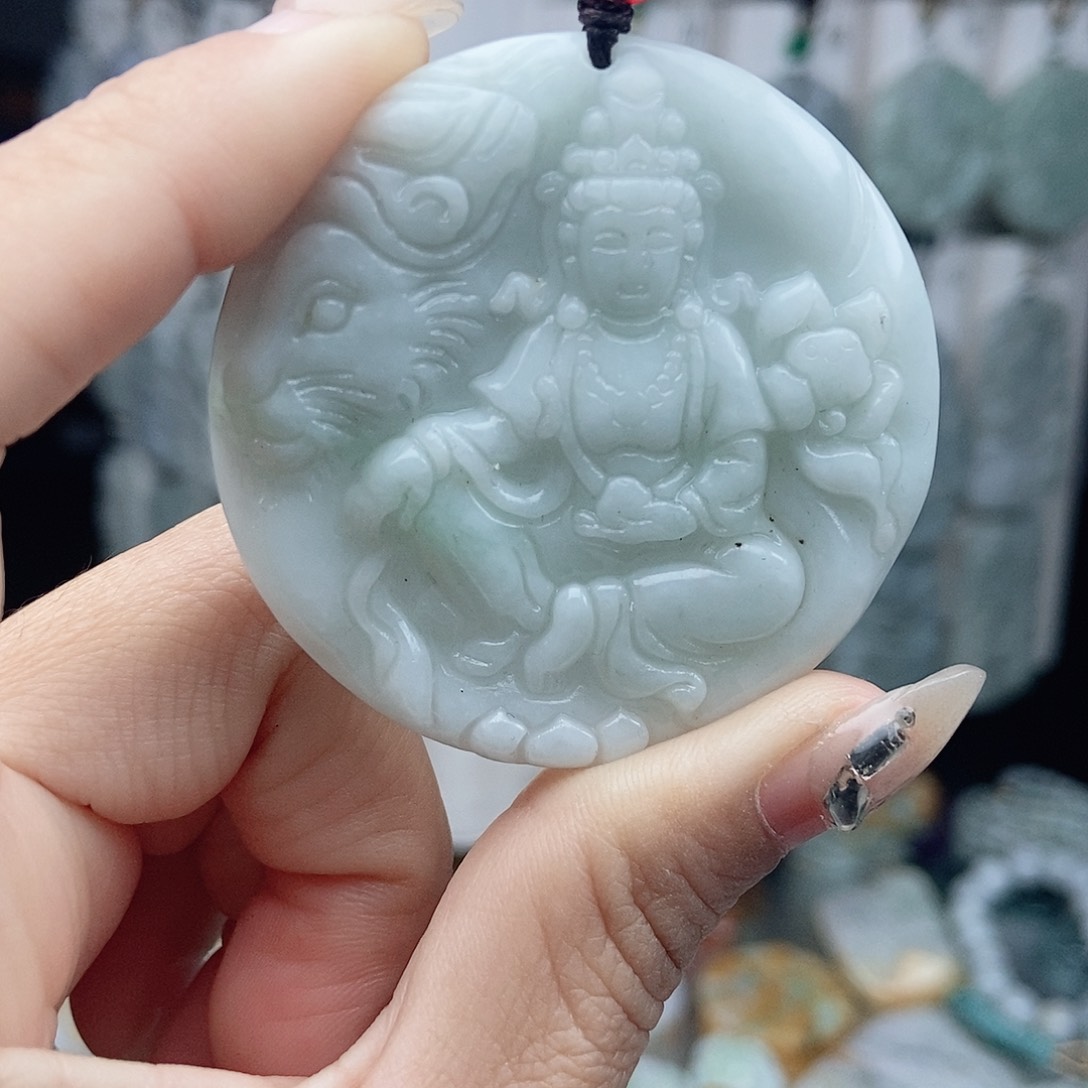 翡翠颈饰未镶嵌翡翠