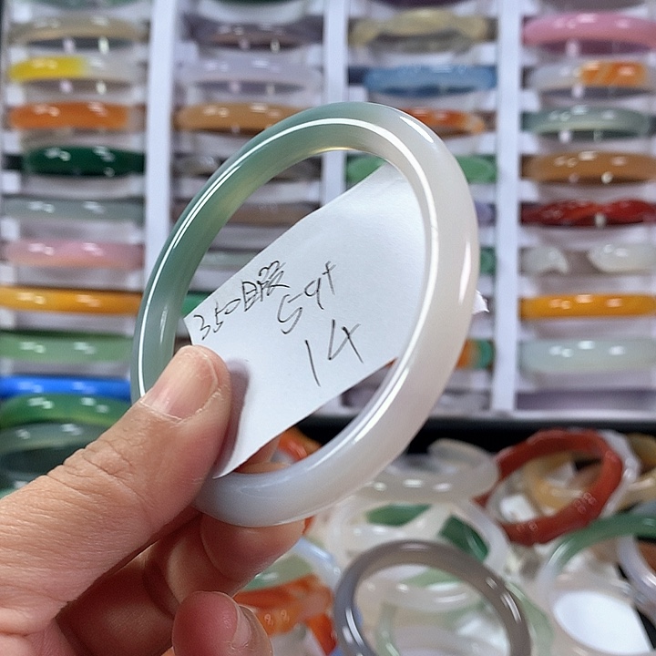 玛瑙/玉髓手镯未镶嵌