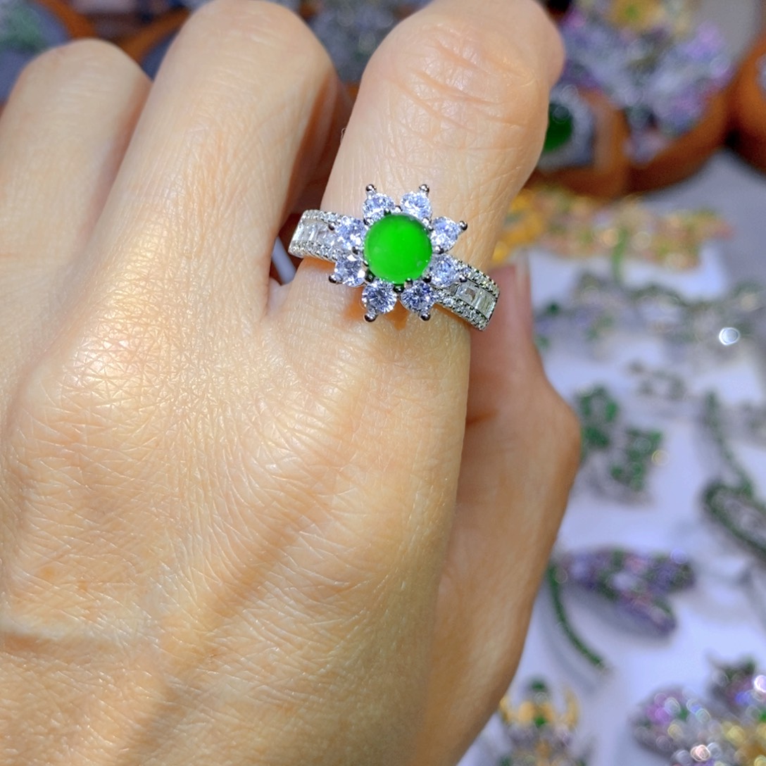 翡翠颈饰银S925镶嵌天然翡翠