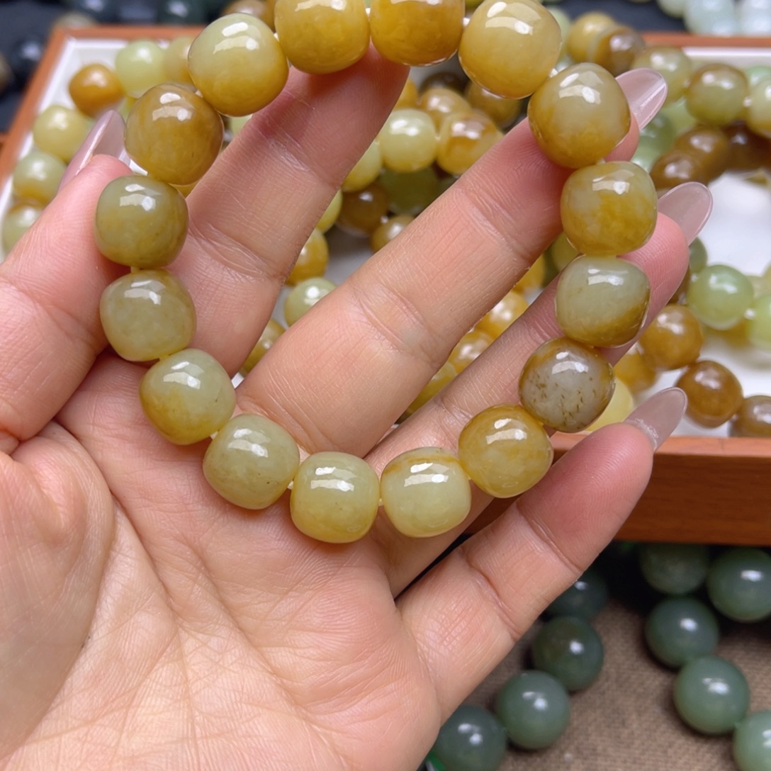 ￴***已和田玉未镶嵌手链