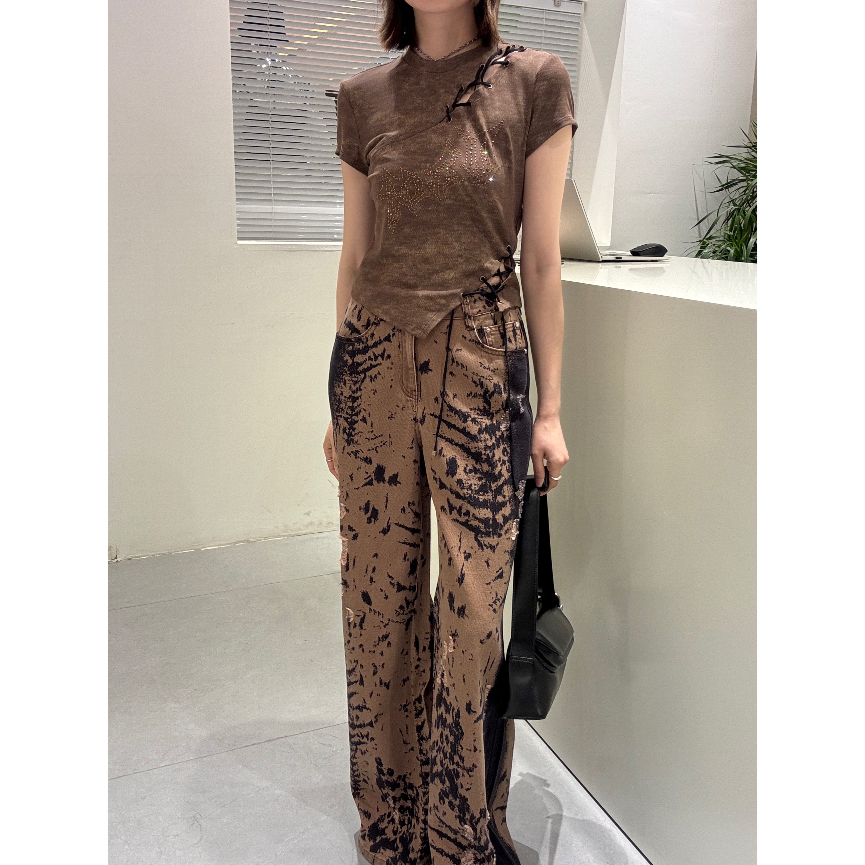 uhot｜棕色印花直筒牛仔长裤显瘦设计感复古风女裤