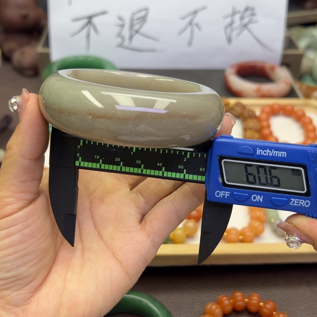 未镶嵌手镯石英岩玉