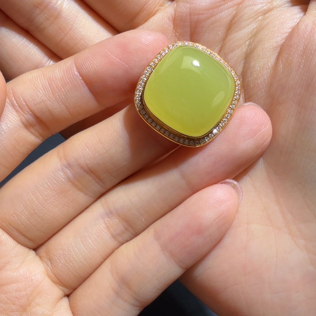 和田玉戒指18K金镶嵌