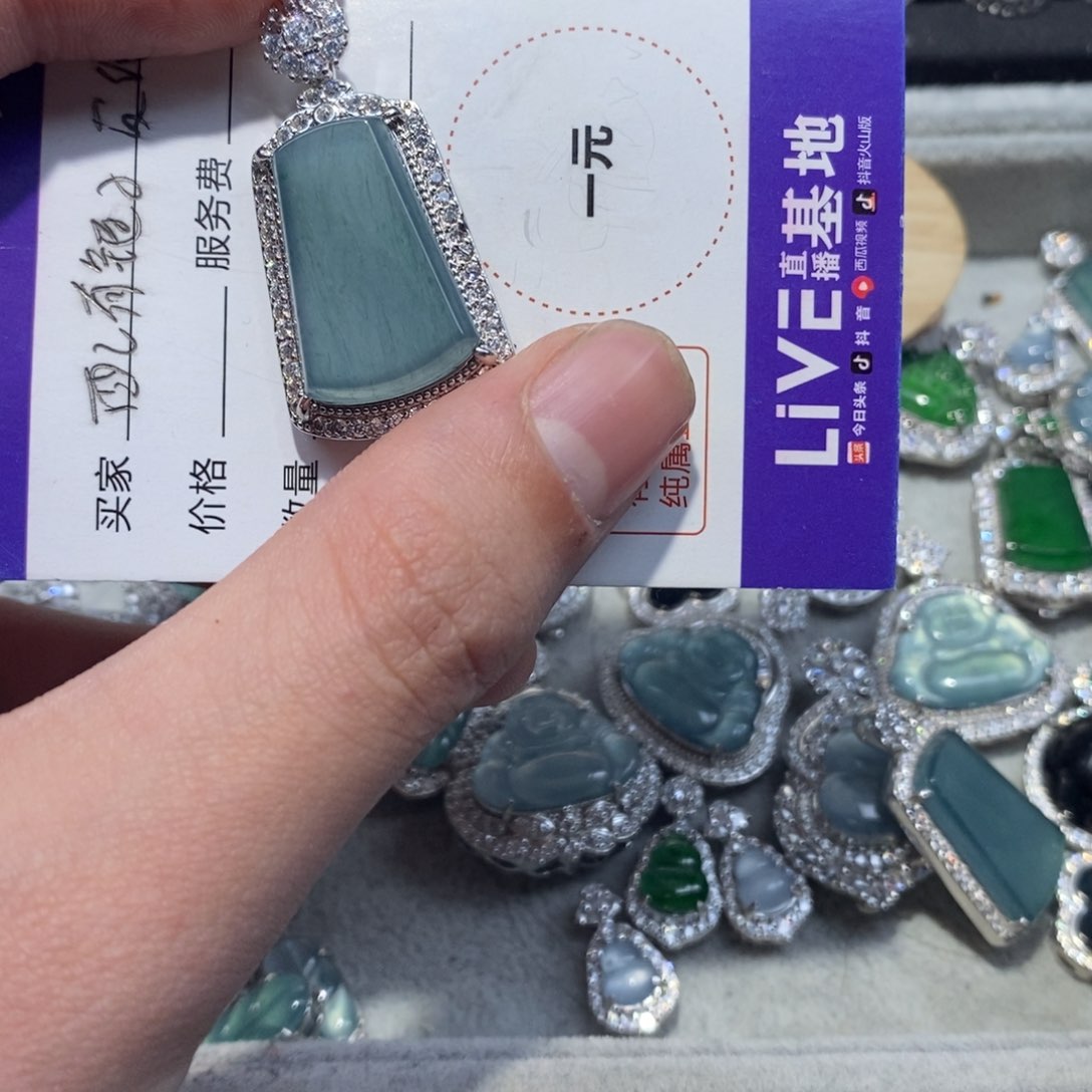 翡翠颈饰未镶嵌翡翠