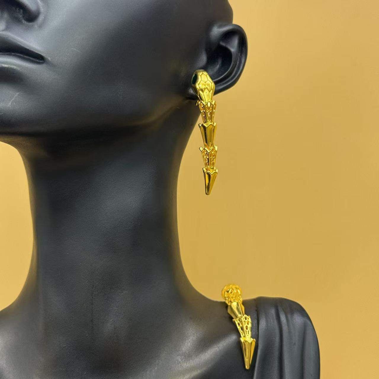 A播 7.09g足金999耳饰 e