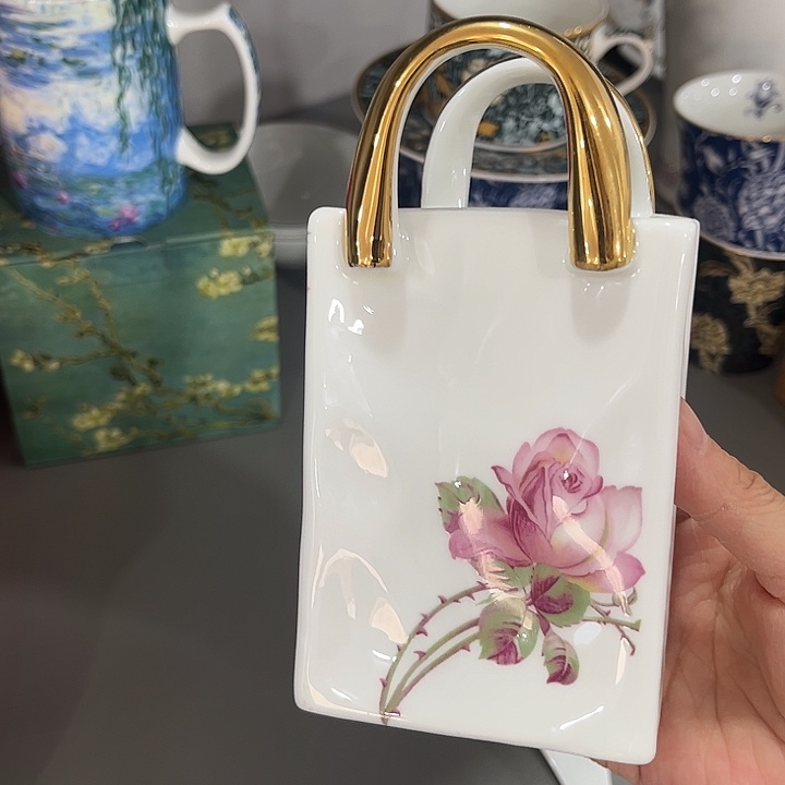 瓷片微瑕骨瓷玫瑰花篮一个