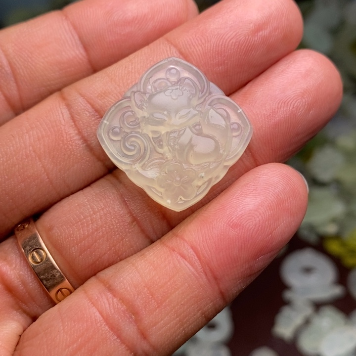 蛇纹石玉颈饰合金82