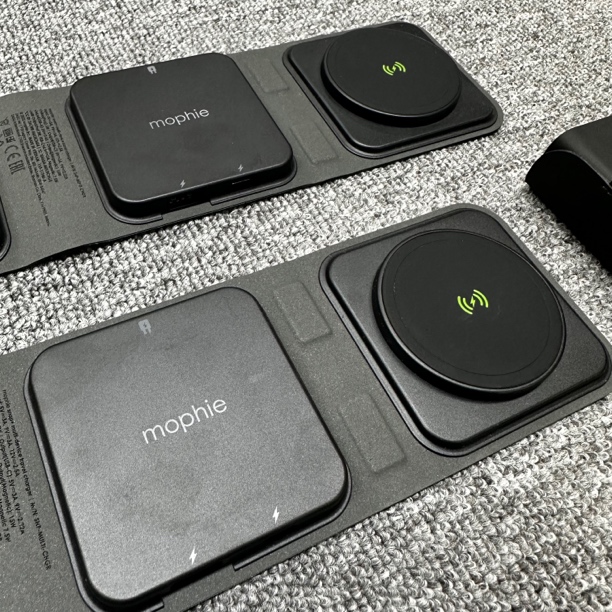 95新 Mophie 二合一 磁吸无线充电器 手机耳机无线充电器