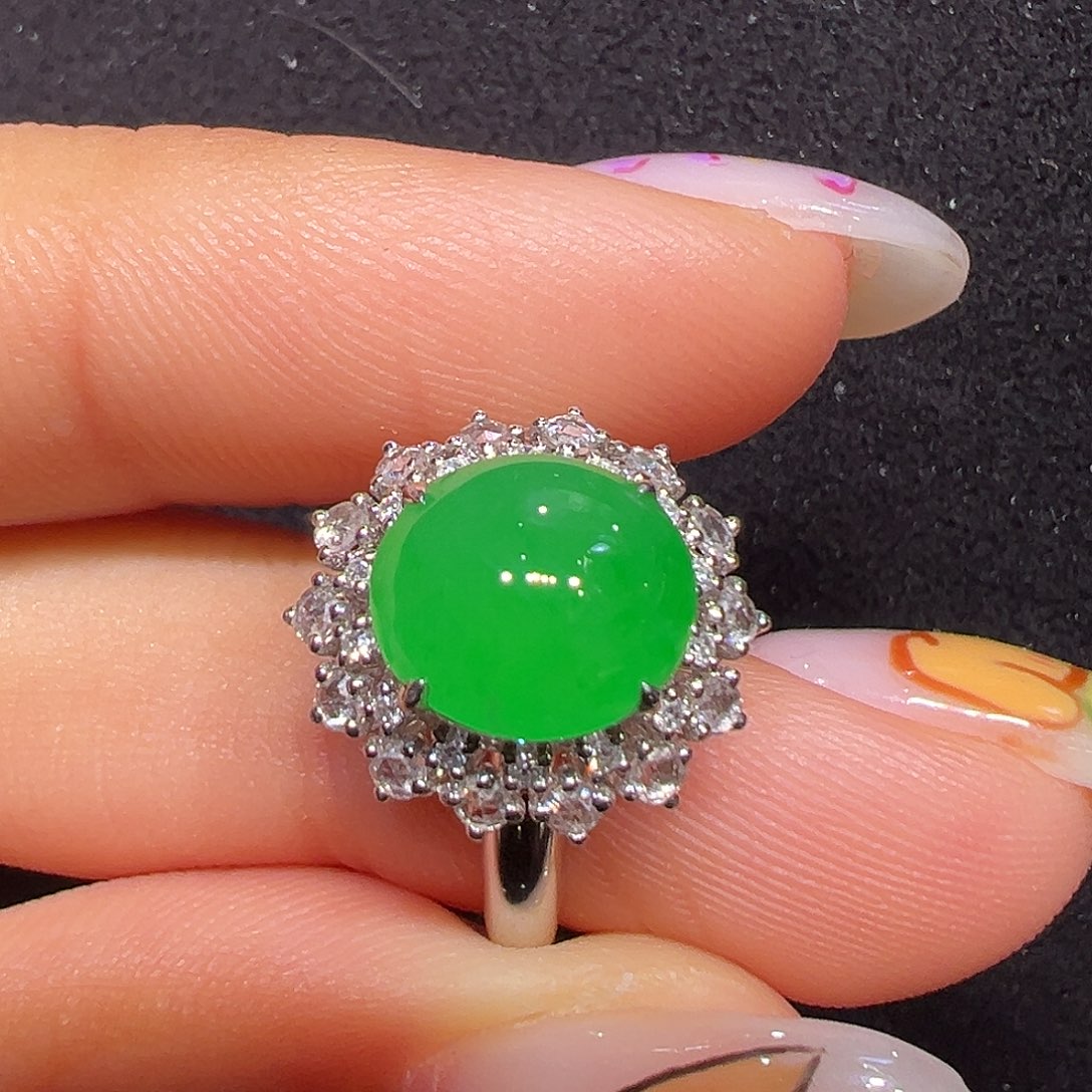 翡翠18K金镶嵌戒指蛋面