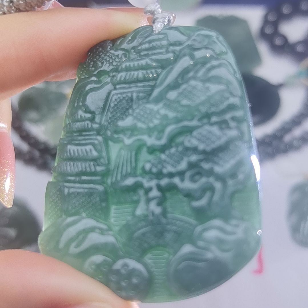 翡翠颈饰未镶嵌天然的A货翡翠