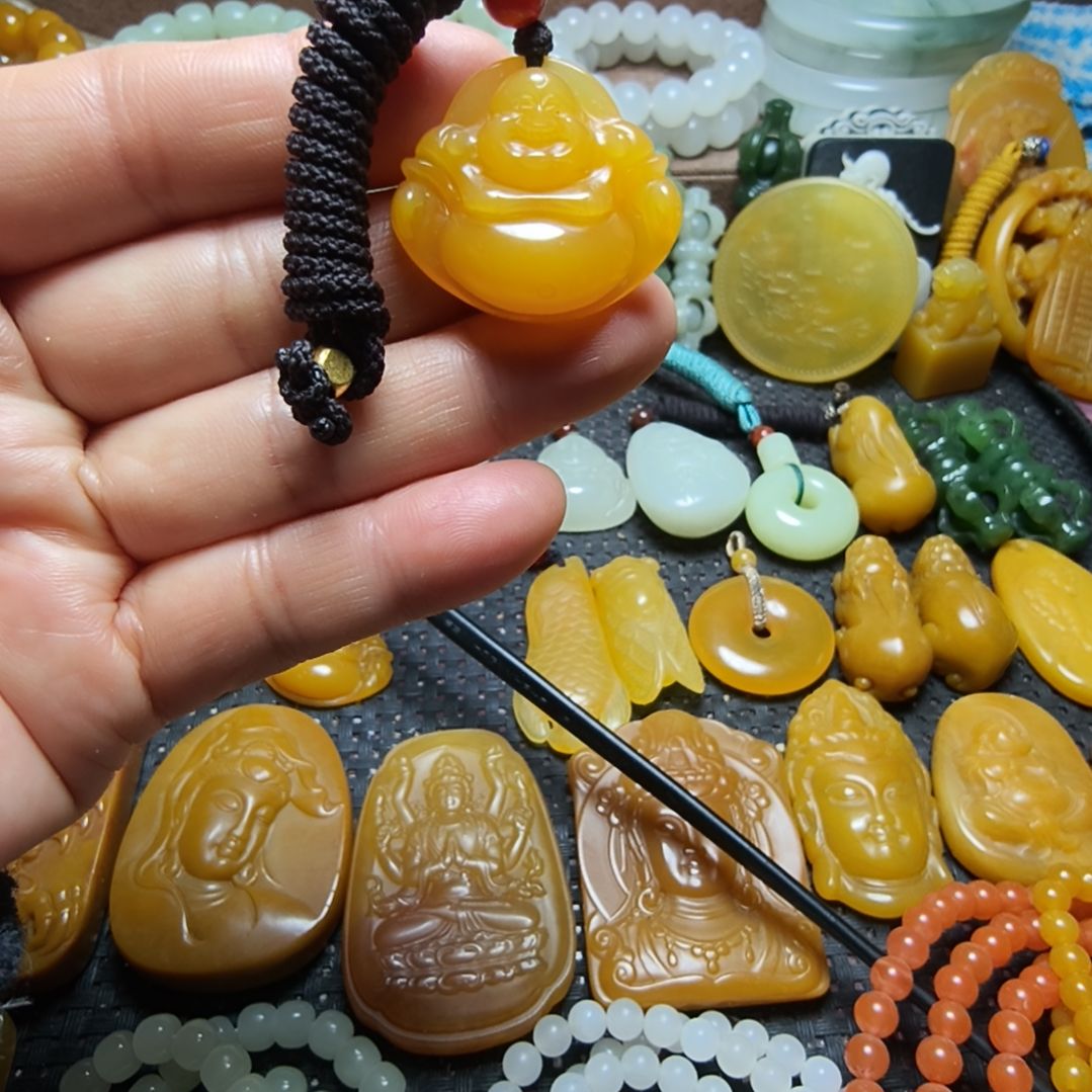 石英质玉（黄龙玉）未镶嵌颈饰