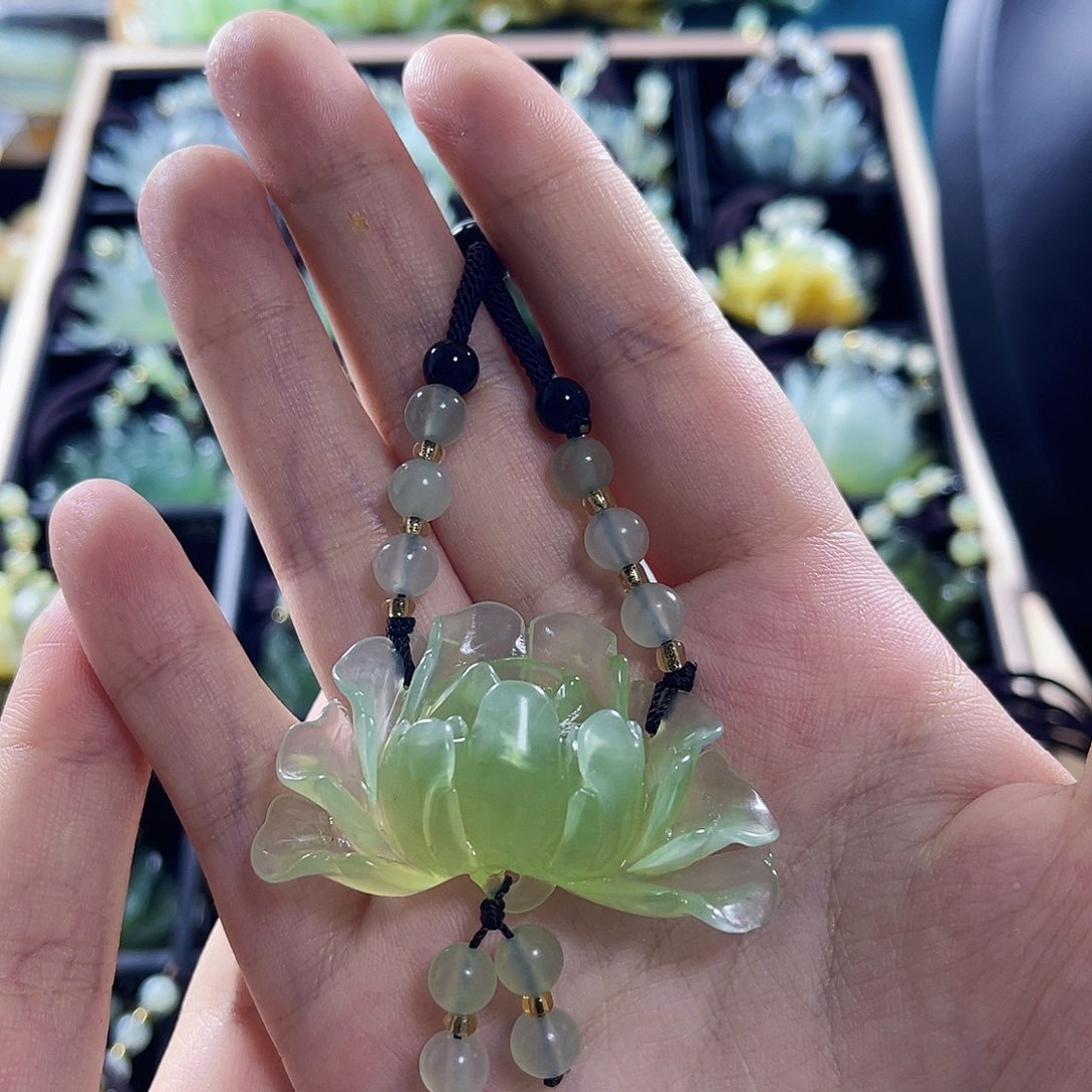 蛇纹石玉颈饰合金顺*