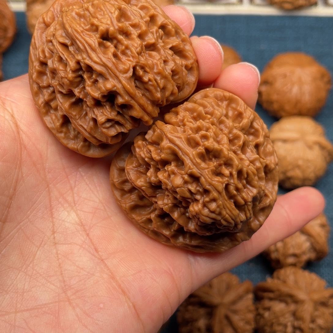 文玩核桃把件45全品毕业正三角疆