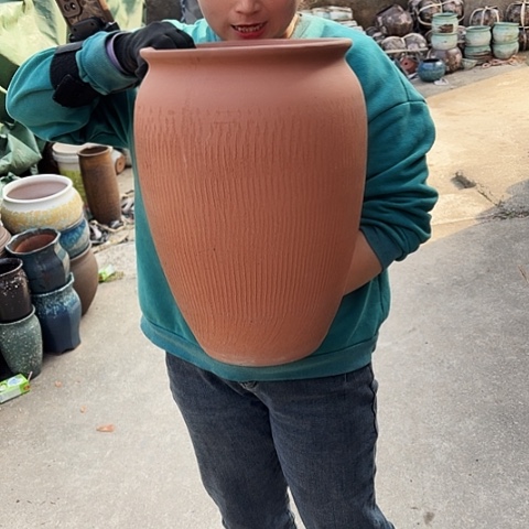 口27高41瑕疵底裂盆子。 