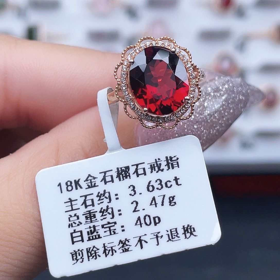 18K金镶嵌戒指石榴石