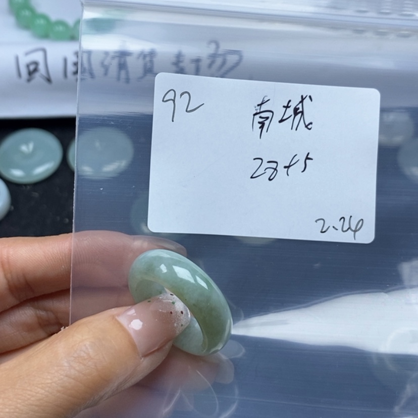 【闪购商品】翡翠颈饰未镶嵌南**人