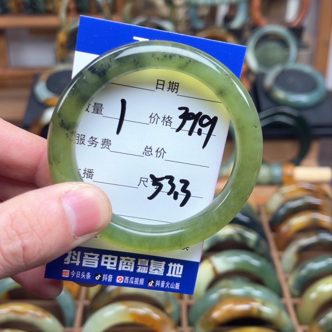 蛇纹石玉手镯未镶嵌