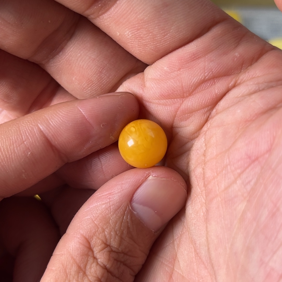 琥珀裸石未镶嵌A****o蜜蜡焦皮料12.4毫米无瑕
