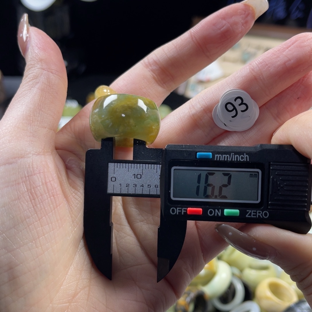 蛇纹石玉未镶嵌戒指