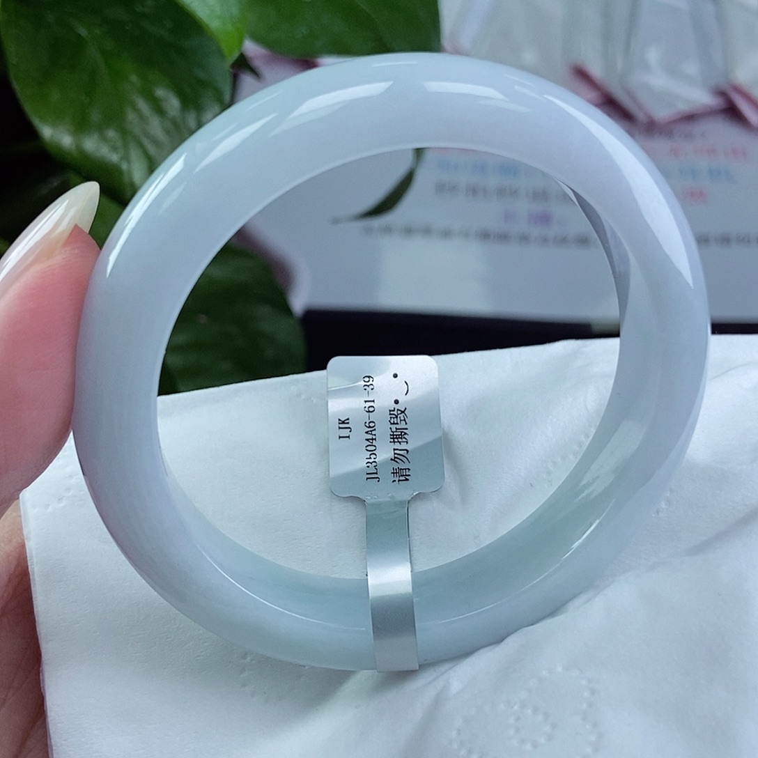 翡翠手镯未镶嵌56圈口