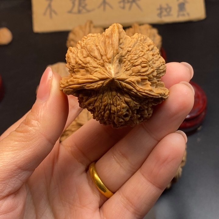 F***y文玩核桃吊坠瑕疵单只不退不换