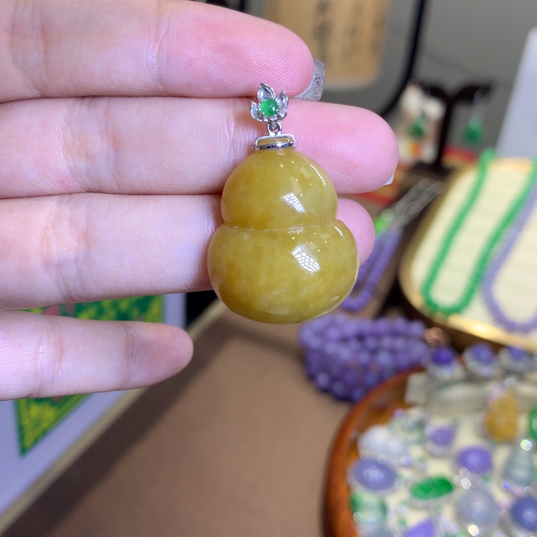 翡翠18K金镶嵌颈饰翡翠