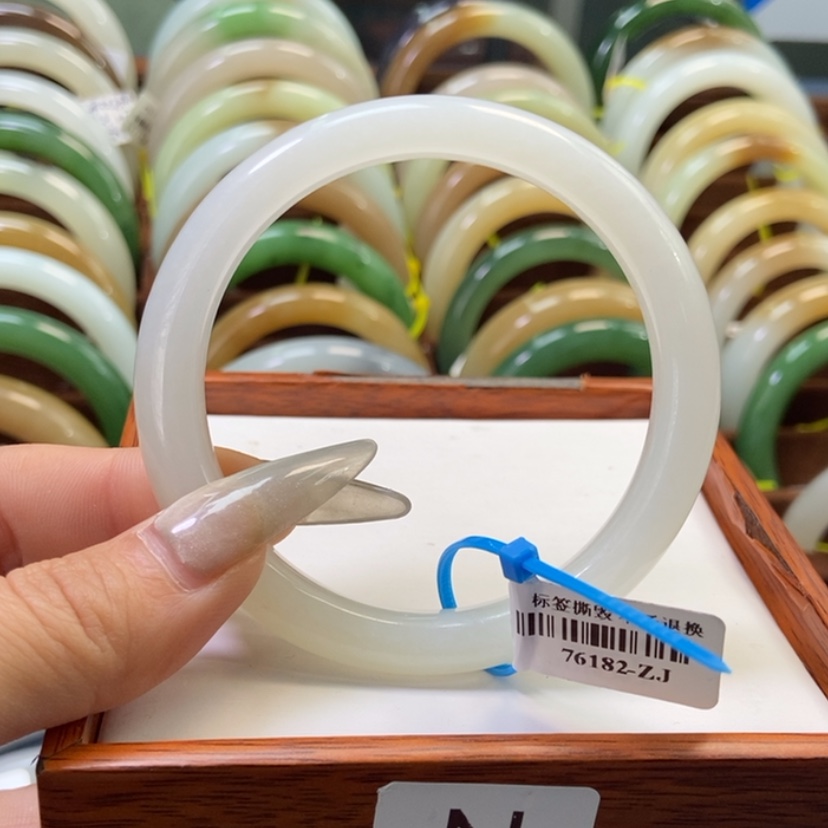 【闪购商品】和田玉手镯未镶嵌55